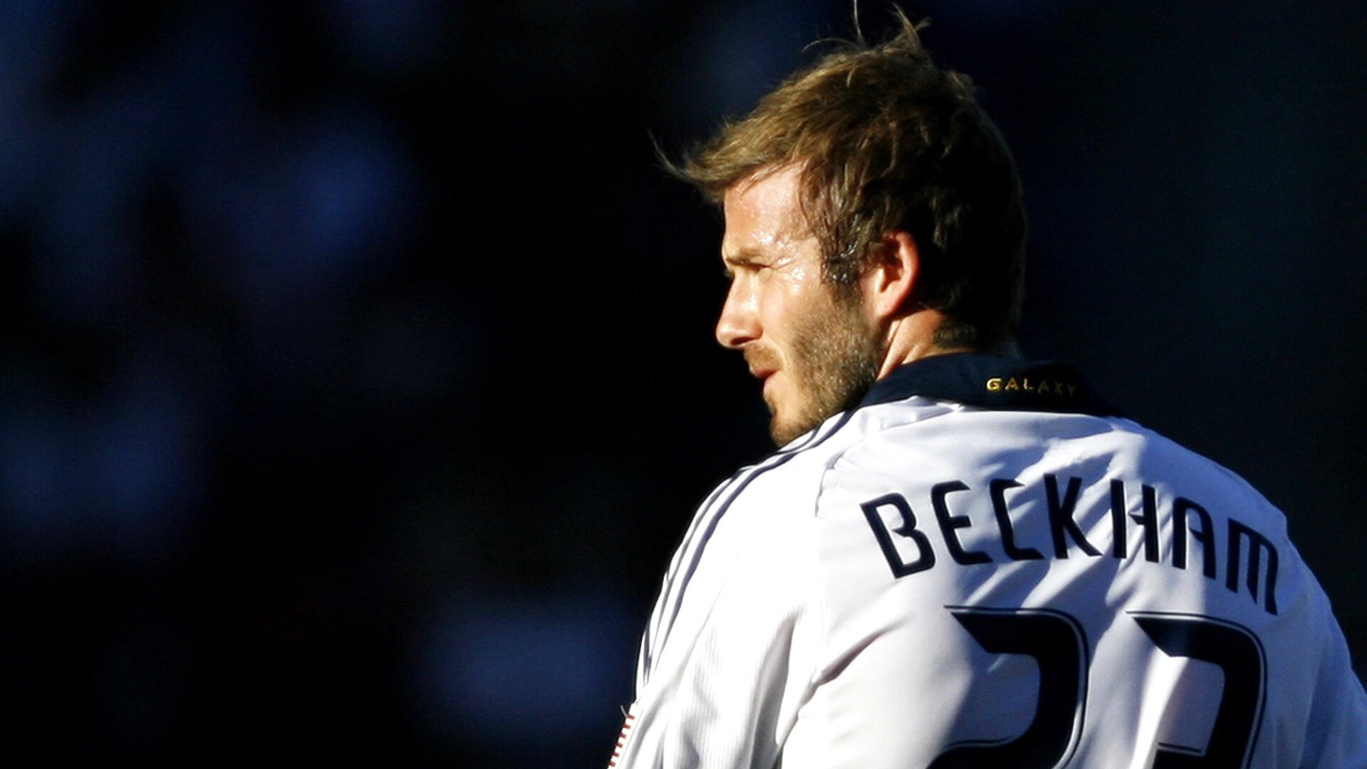 男子篮球注重球员个人技术提升促进全面发展，篮球运动员如何提高身体素质